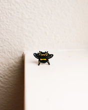 Load image into Gallery viewer, Busy Bee Pin | HEMLEVA