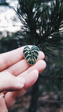 Load image into Gallery viewer, Monstera deliciosa Pin | HEMLEVA